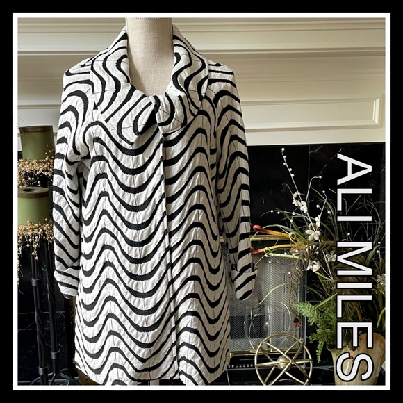 ALI MILES BLACK & WHITE WAVE JACKET - Picture 1 of 10